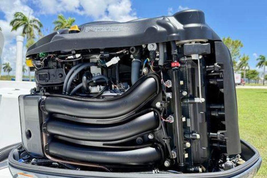 Sea Pro CC  Yamaha250hp 4 stroke 136hrs