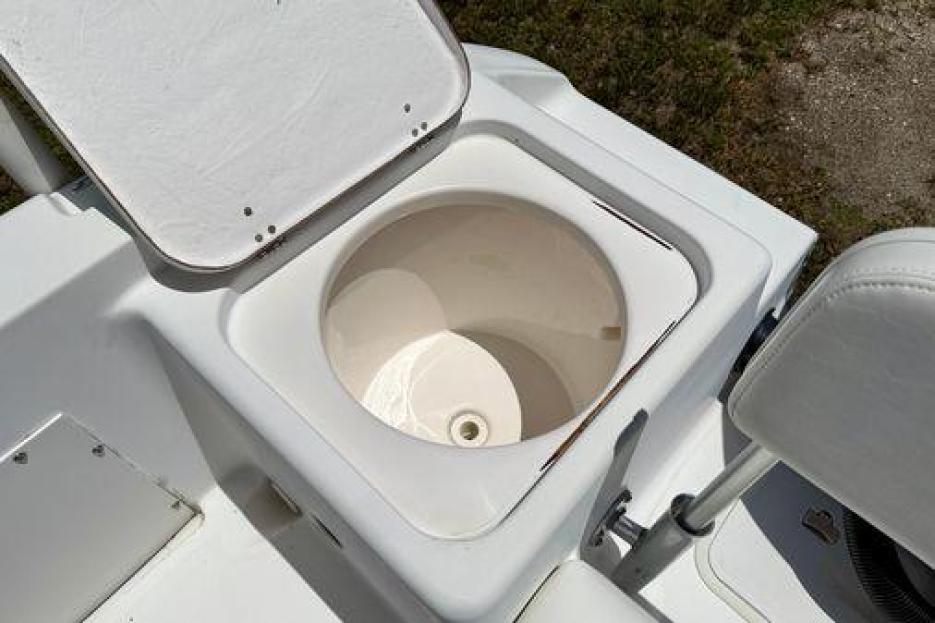 Sea Pro CC  Yamaha250hp 4 stroke 136hrs