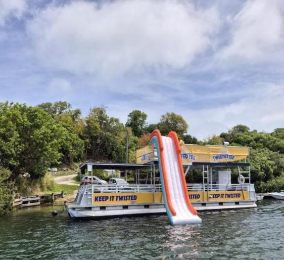 Party Boat PRE-SUMMER SALE!!!! $250/HR 25  people