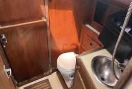 Niagara 35 with mooring