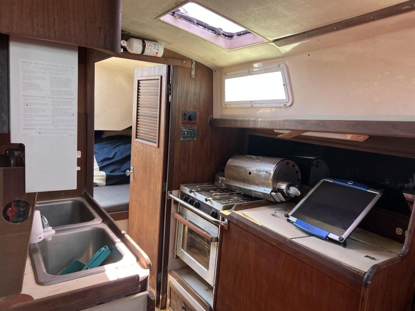 Niagara 35 with mooring