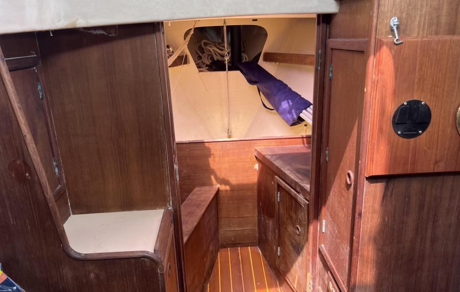 Niagara 35 with mooring