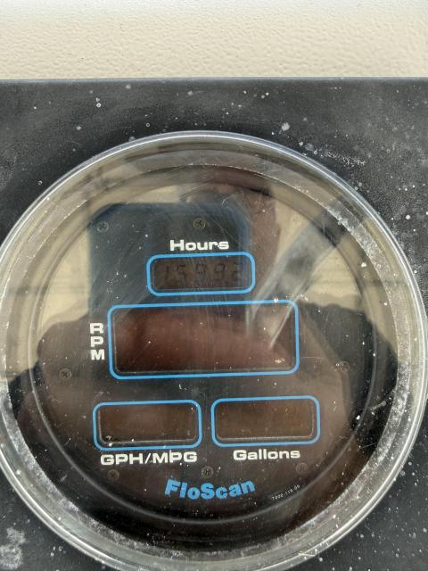 41’ 1999 Luhrs Convertable Sport Fishing