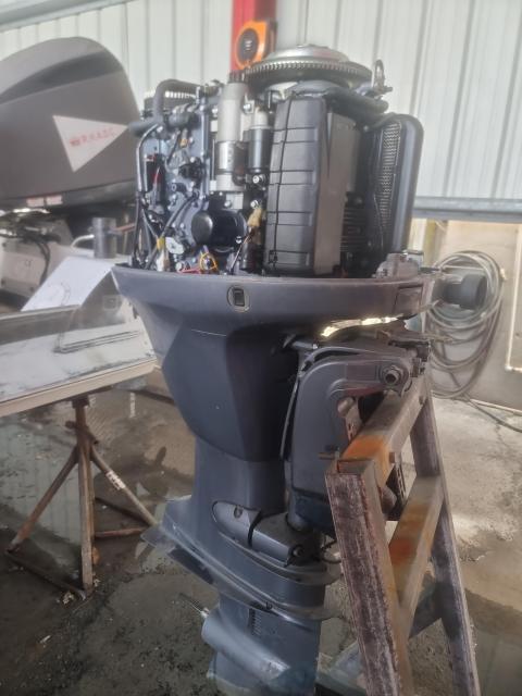 Yamaha 115hp  low hrs 4 stroke motors