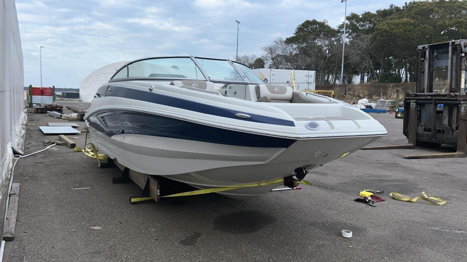 Located in Bermuda!!! 2023 Crownline E235