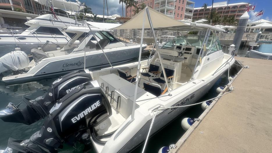 PURSUIT 3070 offshore centre console walkaround