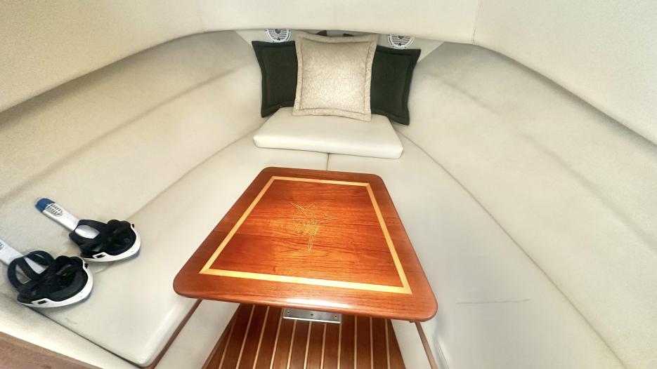 PURSUIT 3070 offshore centre console walkaround