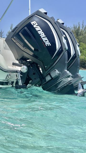 PURSUIT 3070 offshore centre console walkaround