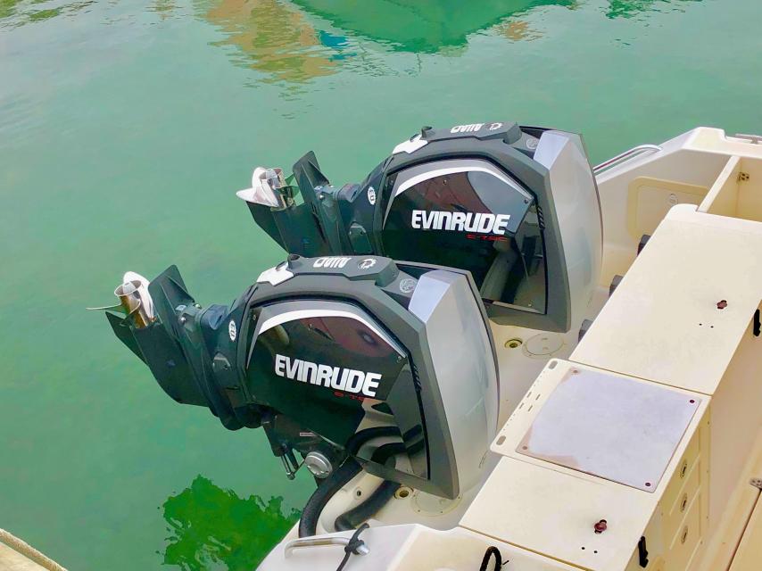 PURSUIT 3070 offshore centre console walkaround