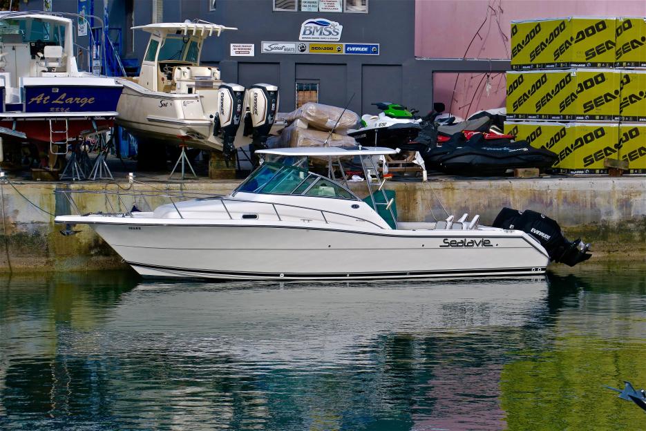 PURSUIT 3070 offshore centre console walkaround
