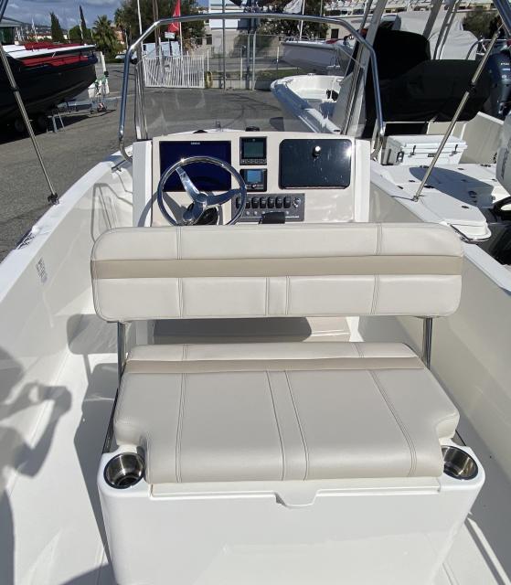 New 2025 Boston Whaler 220 Dauntless - ready for fun in the sun!