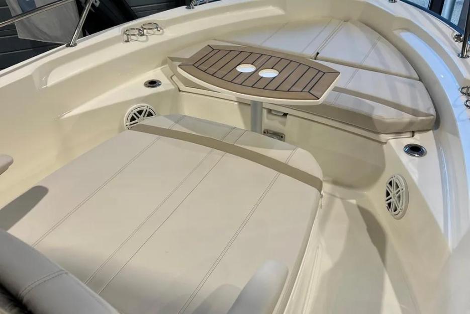 New 2025 Boston Whaler 220 Dauntless - ready for fun in the sun!