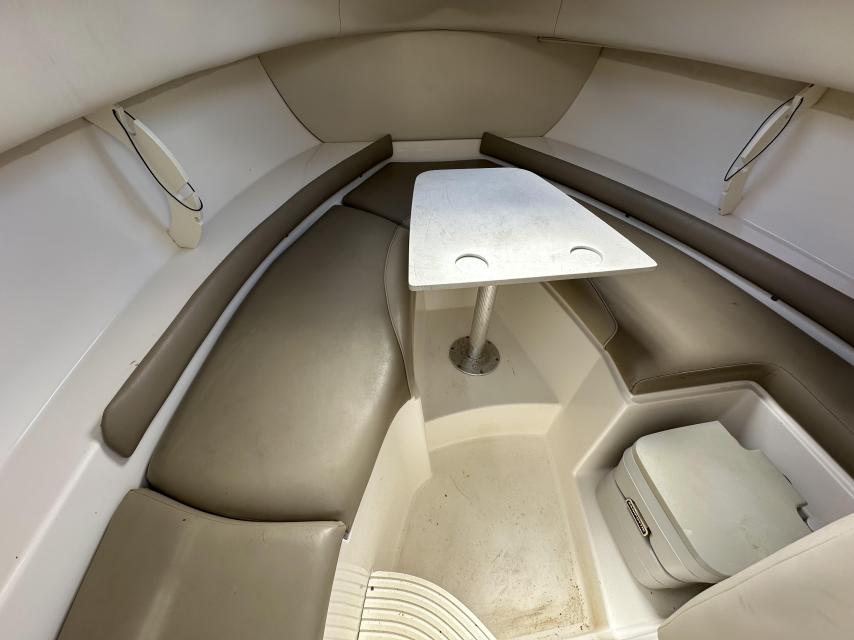 Boston Whaler 255 Conquest
