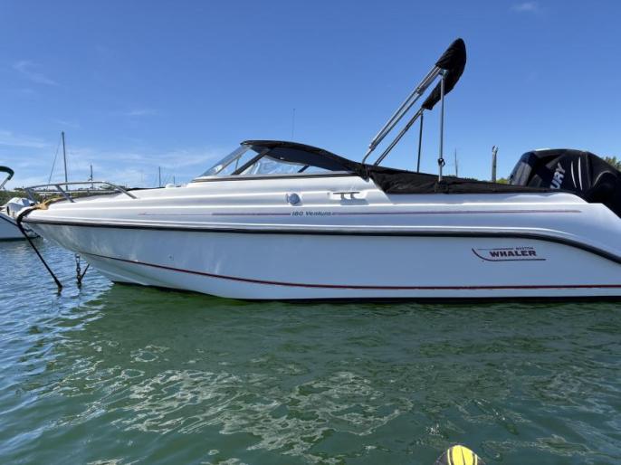 18' Boston Whaler Ventura + Riddell's Bay Mooring