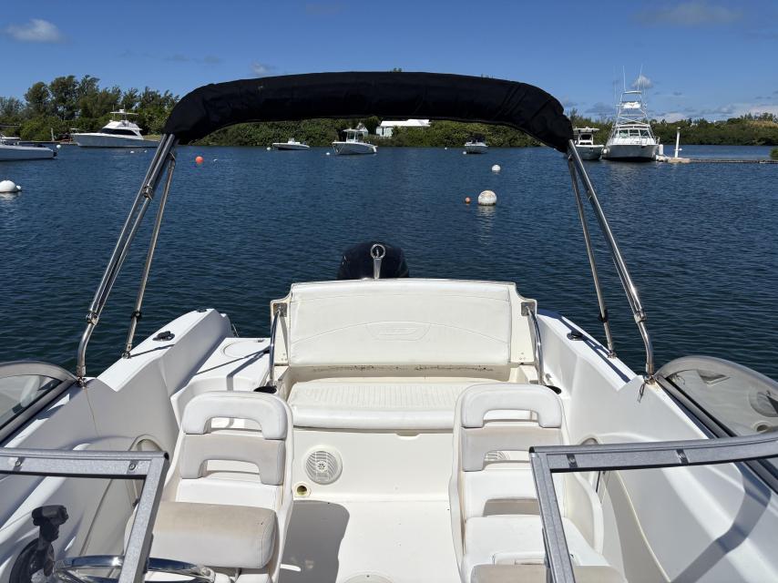 18' Boston Whaler Ventura + Riddell's Bay Mooring