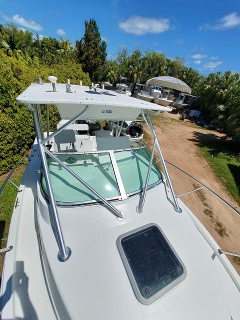 ROBALO R235 Walkaround (24.6 ft) - Honda 250HP