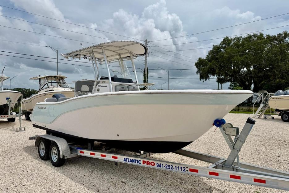 SeaFox CC 541hrs 2023 Yamaha  200 4-stroke 