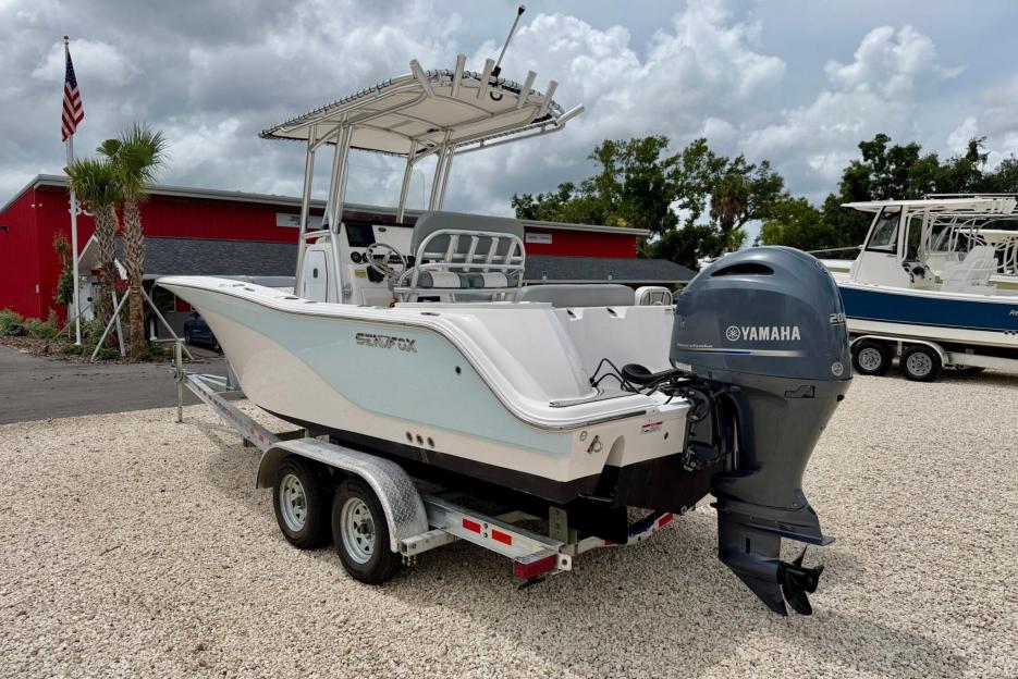 SeaFox CC 541hrs 2023 Yamaha  200 4-stroke 