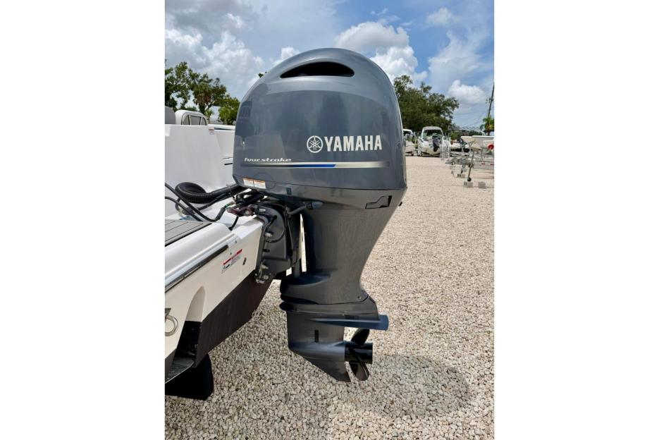 SeaFox CC 541hrs 2023 Yamaha  200 4-stroke 