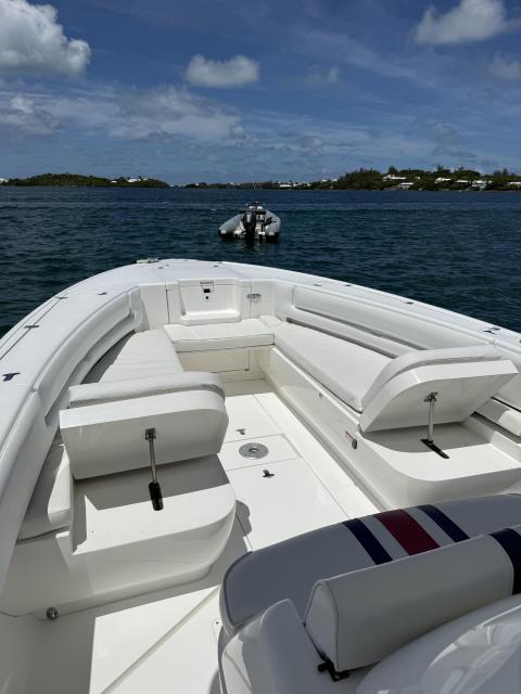 Intrepid 323 Impeccable condition