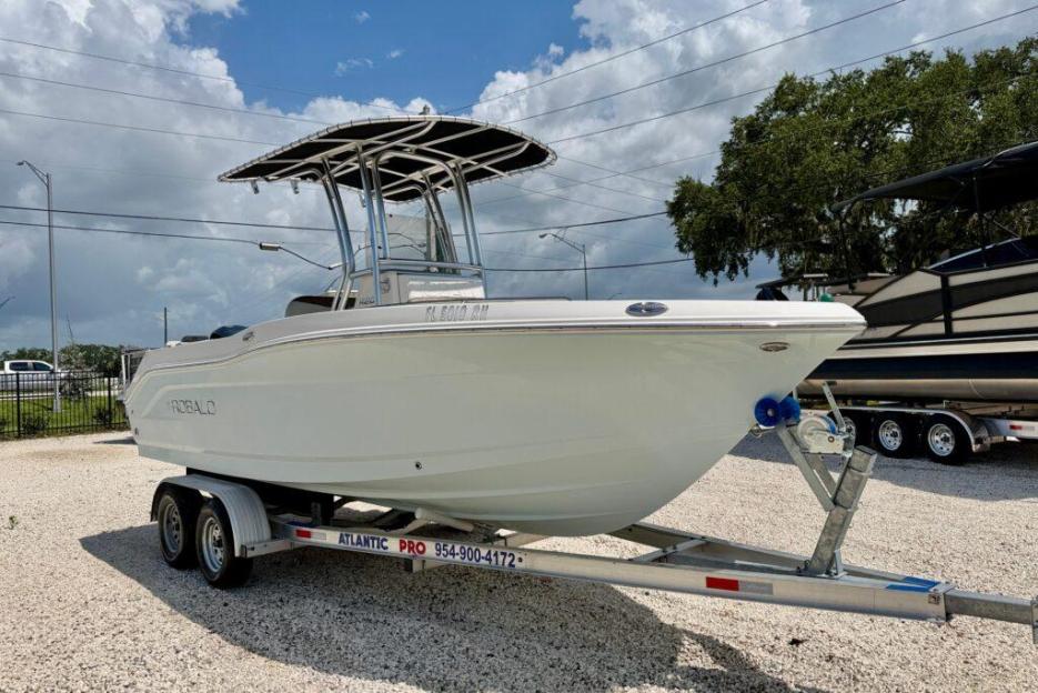 2017 Robalo CC  421 hrs
