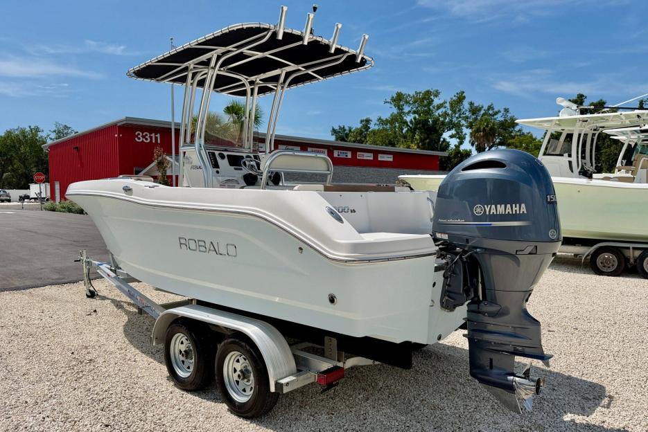 2017 Robalo CC  421 hrs