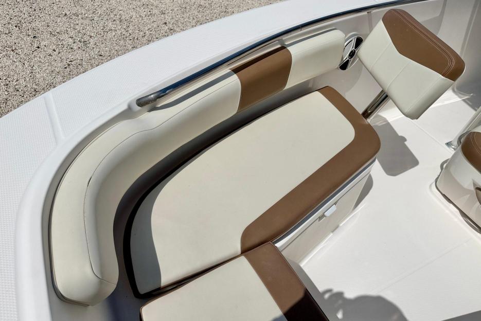 2017 Robalo CC  421 hrs