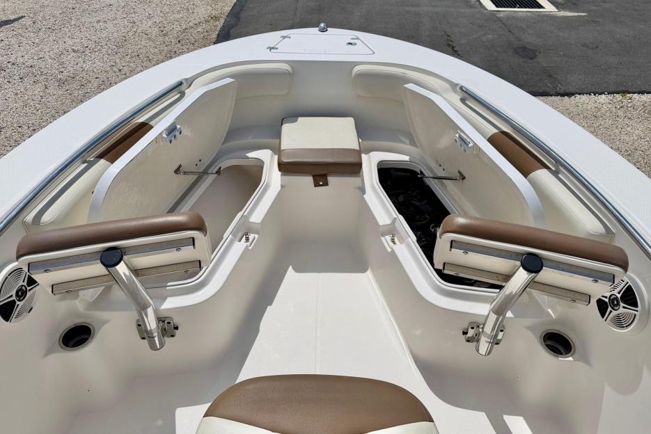 2017 Robalo CC  421 hrs