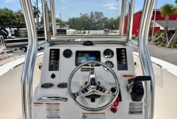2017 Robalo CC  421 hrs