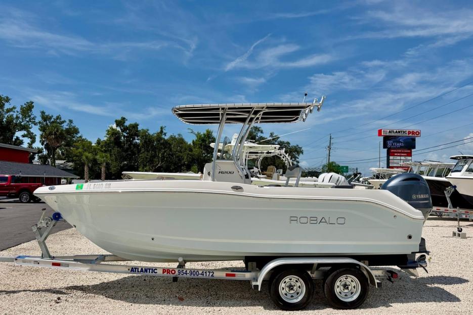 2017 Robalo CC  421 hrs