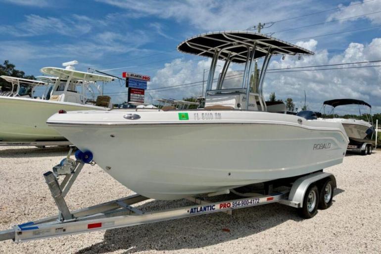 2017 Robalo CC  421 hrs