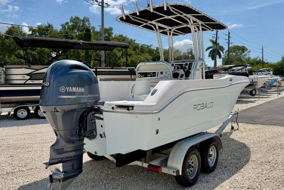 2017 Robalo CC  421 hrs