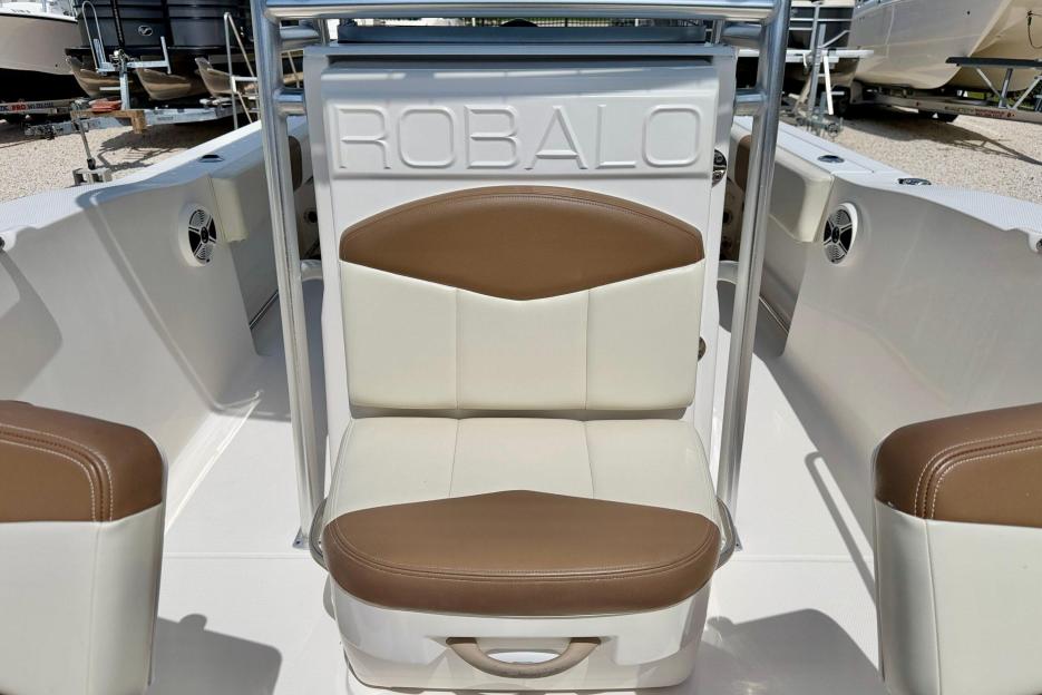 2017 Robalo CC  421 hrs