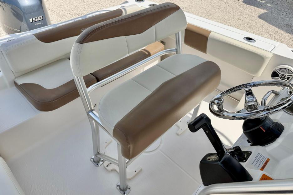 2017 Robalo CC  421 hrs