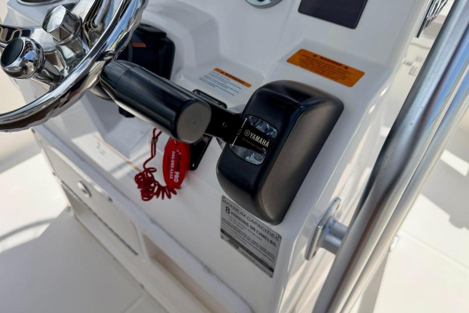 2017 Robalo CC  421 hrs