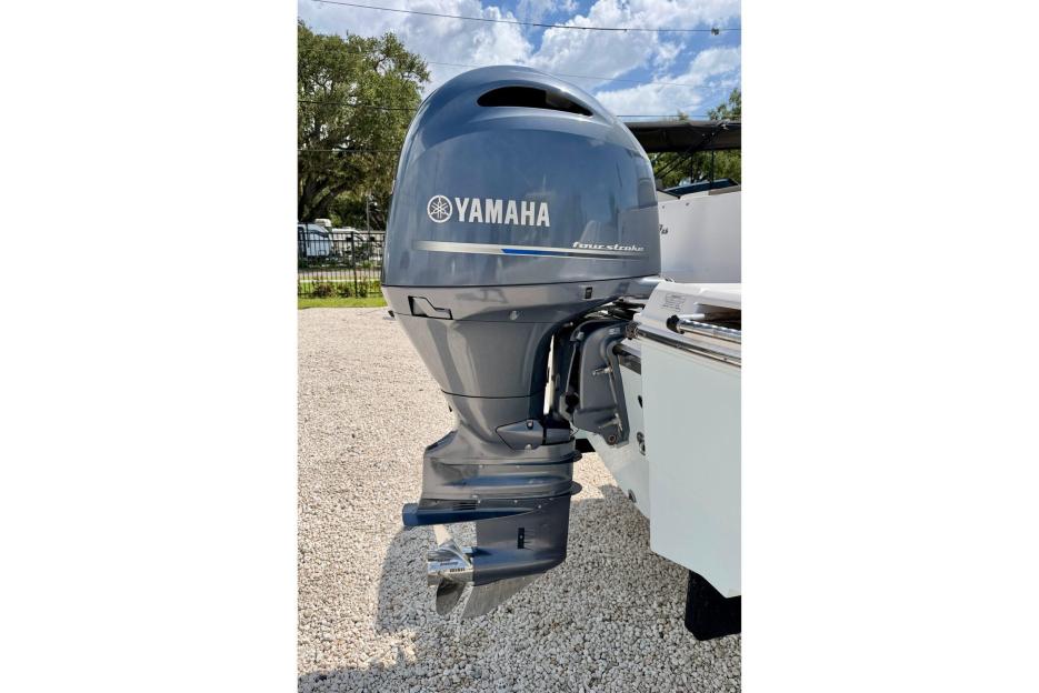 2017 Robalo CC  421 hrs