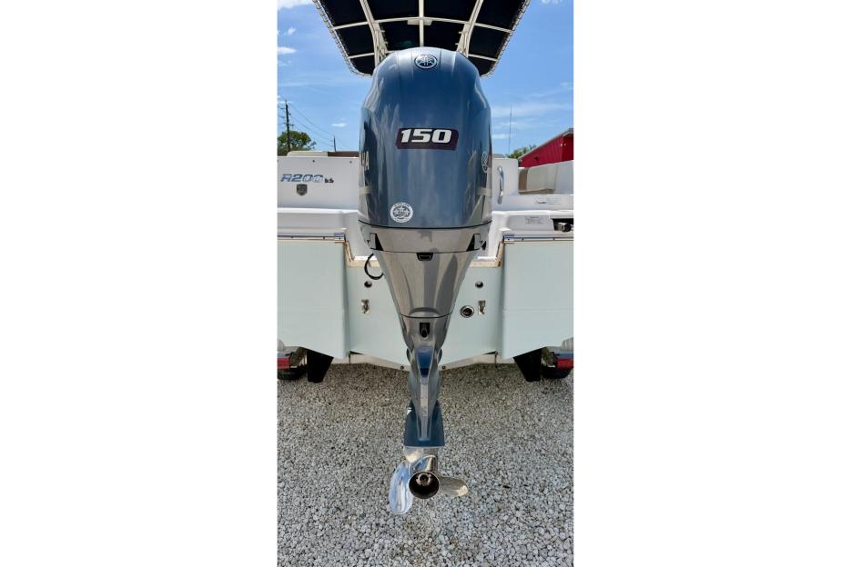 2017 Robalo CC  421 hrs
