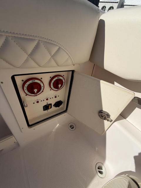 275 Grady White DC 