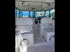 29 foot Seaswirl  power boat
