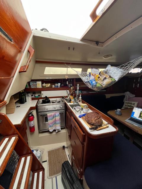 Catalina 30 Indigo - romantic liveaboard, cats not included